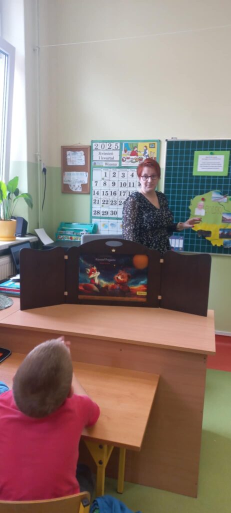 jedna osoba podczas prowadzenia lekcji