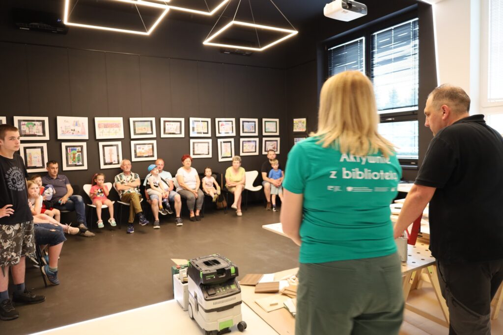 warsztaty stolarskie w bibliotece