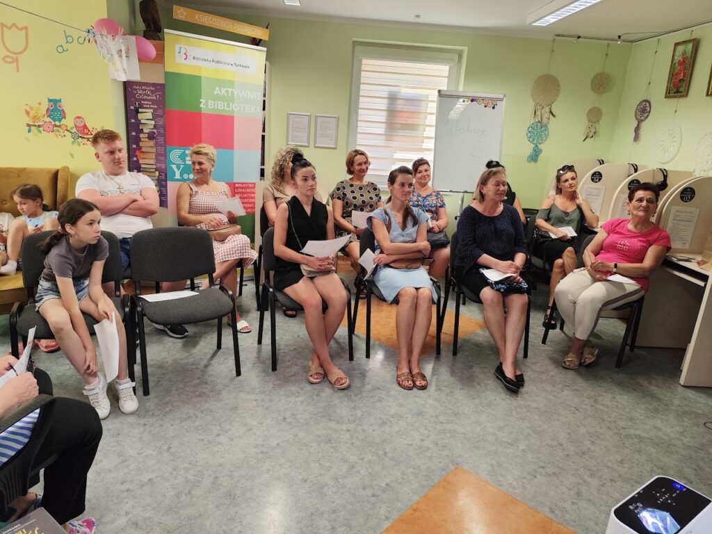 grupa kobiet w bibliotece