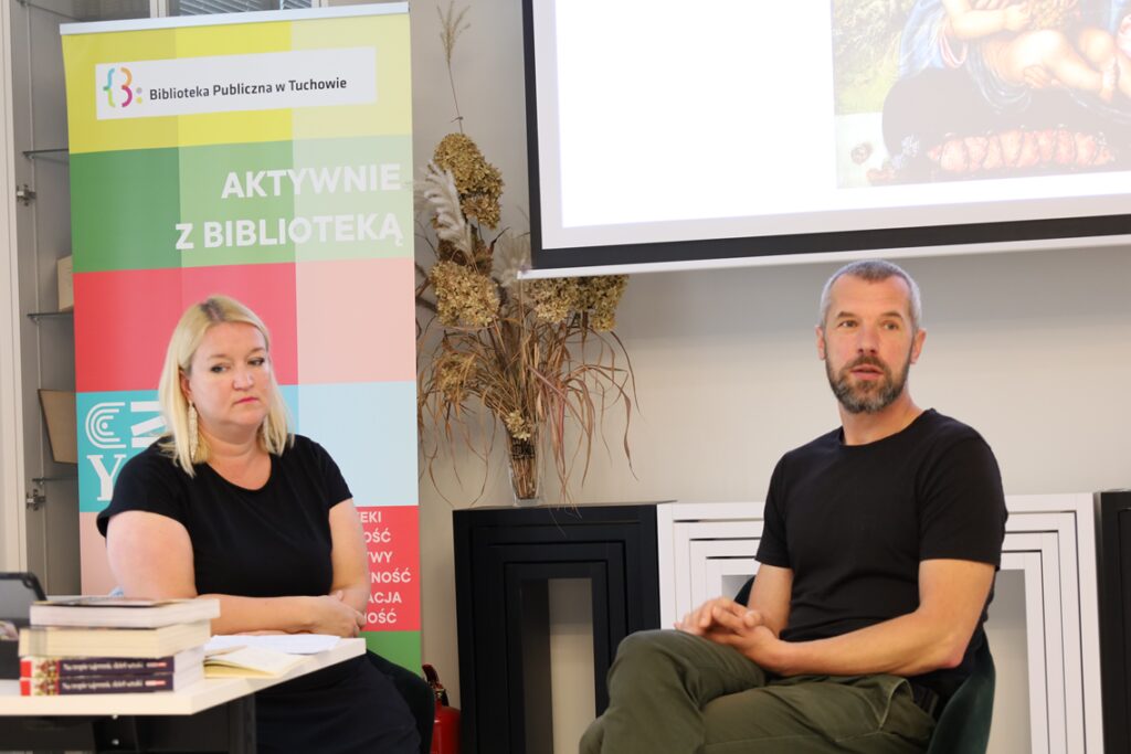 prelegenci podczas spotkania w bibliotece