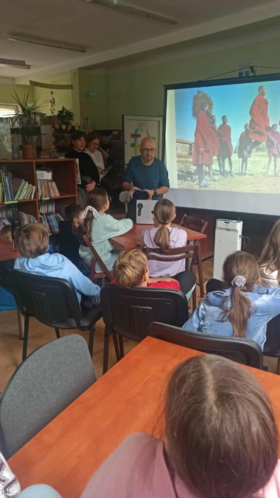 dzieci podczas warsztatów