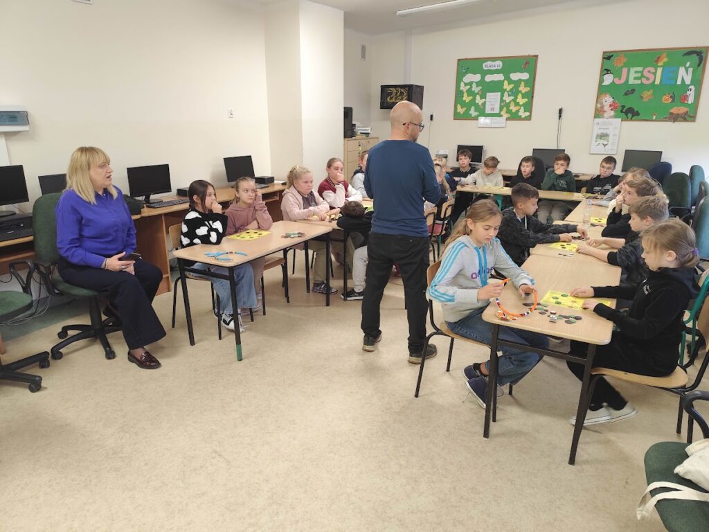 dzieci podczas warsztatów