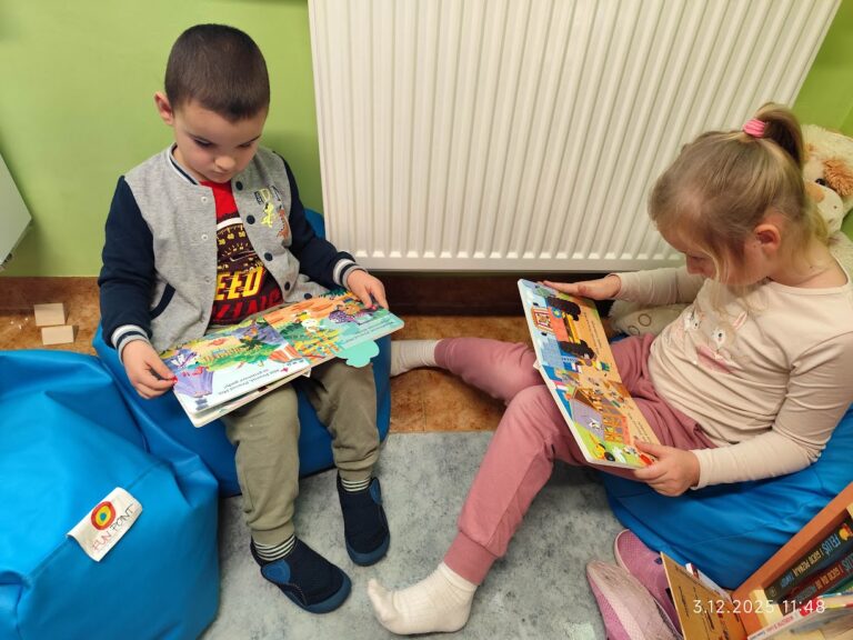 Zima z Książką w Bibliotece! Wizyta Małych Odkrywców