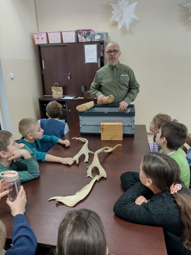 grupa osób podczas warsztatów