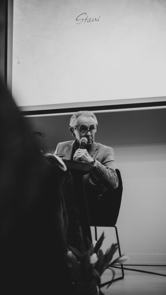 człowiek z mikrofonem