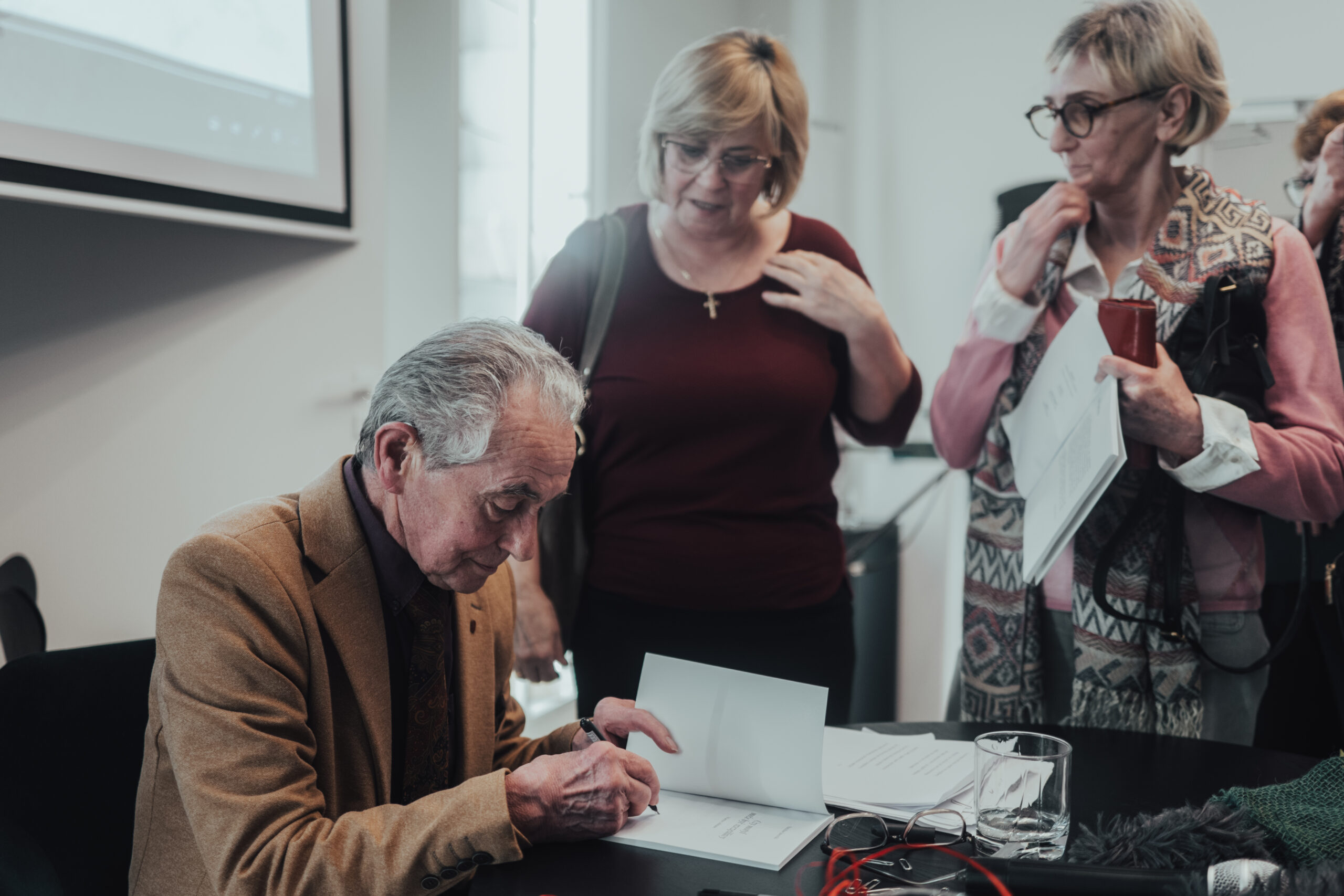 kobieta czekając ana autograf