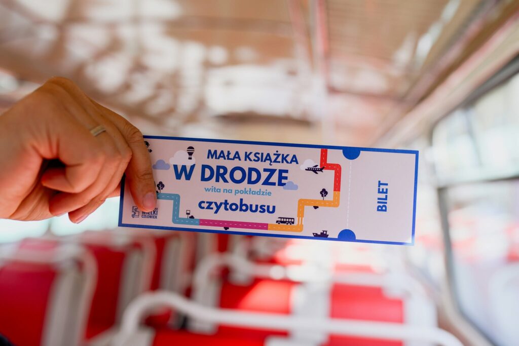 bilet mała książka w drodze